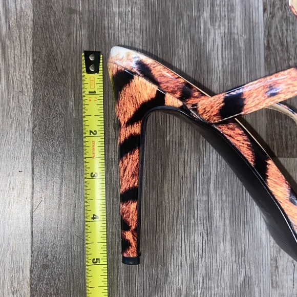 Guess Tarena Strappy Heels in Animal Print size 8M - Picture 13 of 14
